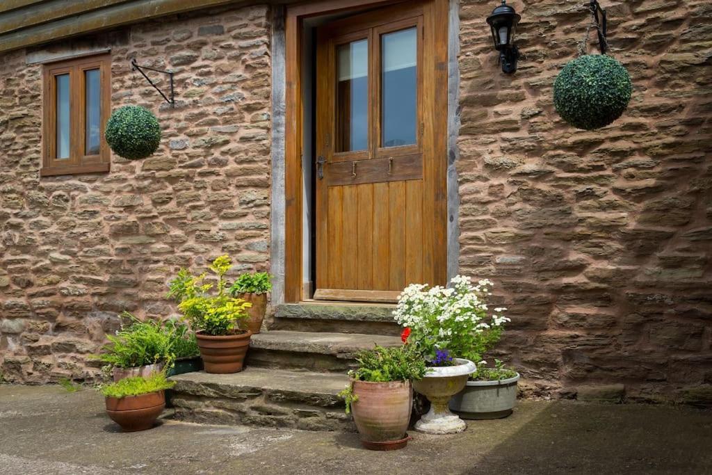Coach House - Detached Cottage Within 135 Acres 브롬야드 외부 사진