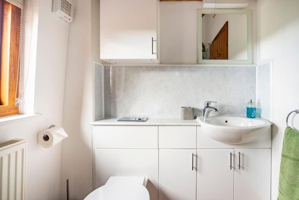 Coach House - Detached Cottage Within 135 Acres 브롬야드 외부 사진